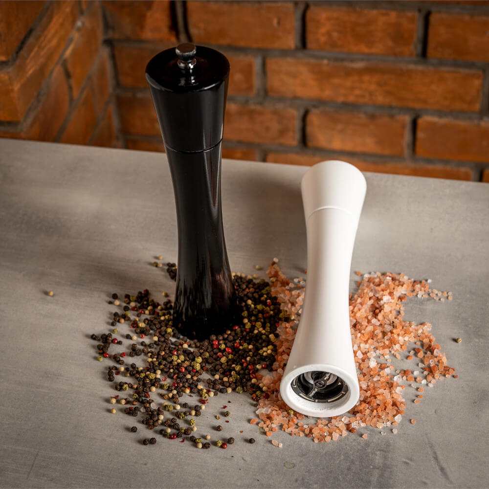 1000_superbutelki_6_3_pełna aranżacja (opcja)_czarny i biały.jpg