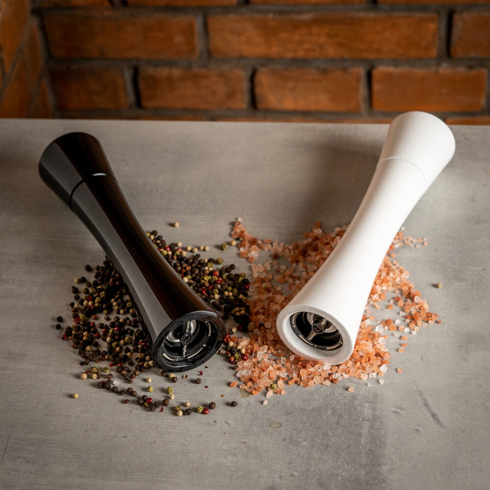 1000_superbutelki_6_4_pełna aranżacja (opcja)_czarny i biały.jpg